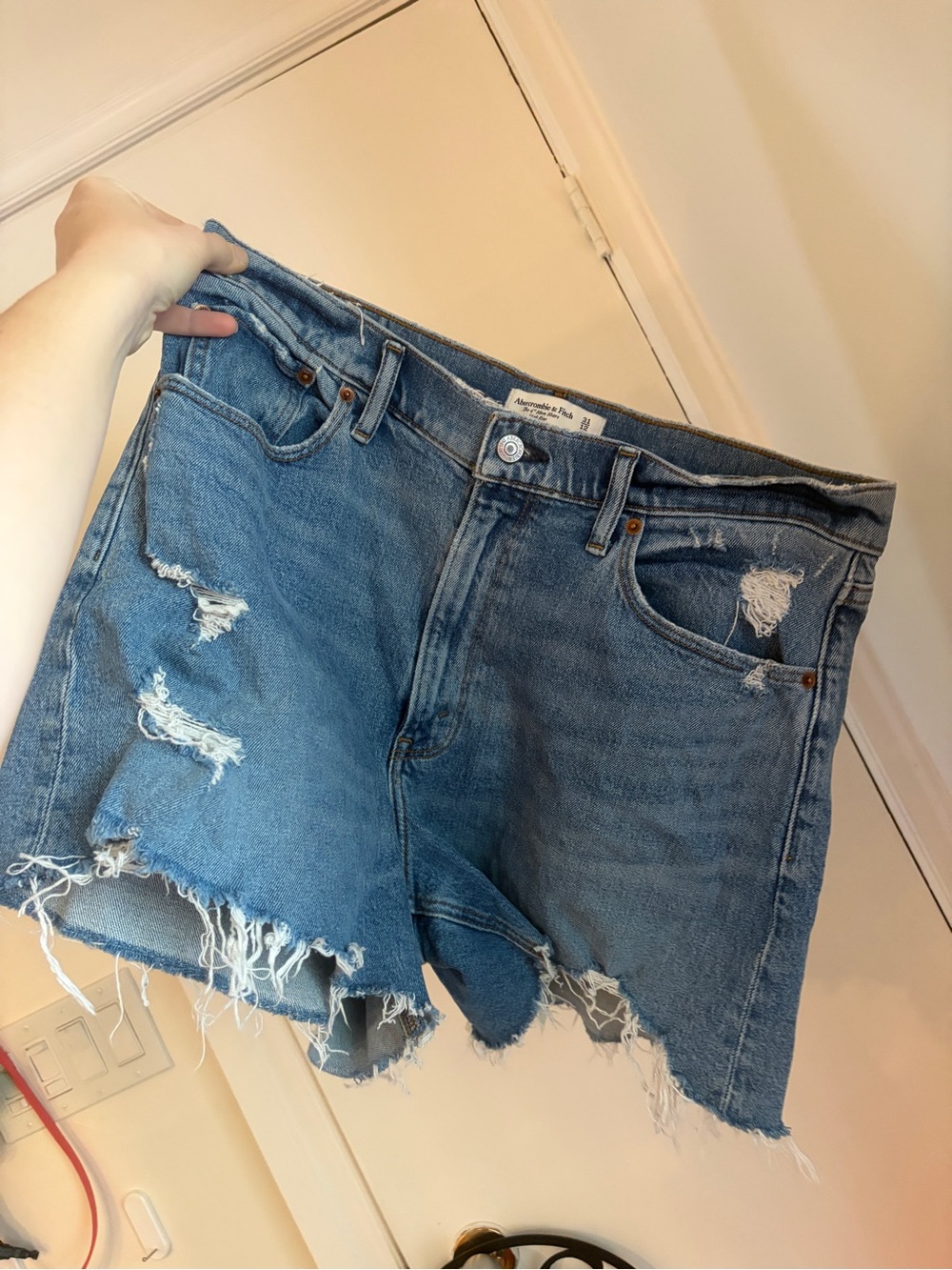 Abercrombie curve mom High-Rise Denim Shorts - Light Blue - Picture 7 of 9
